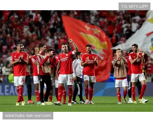 多特在中场的高效运转帮助球队掌控比赛