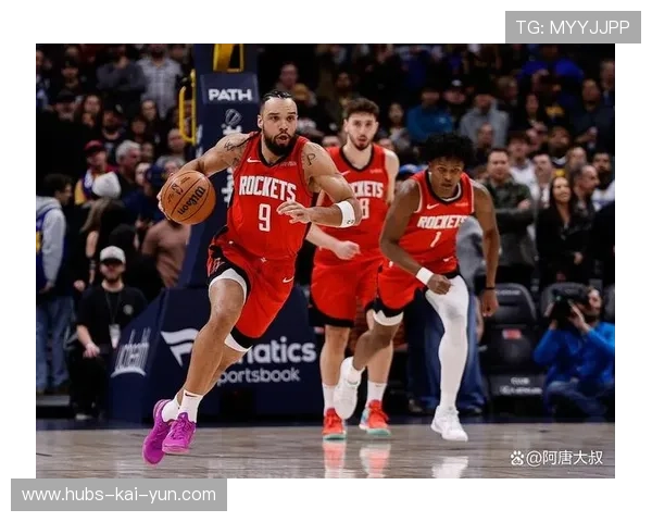 球队在篮板球对抗中取得优势成为比赛胜负关键，篮球队员与篮板形成什么样的角度